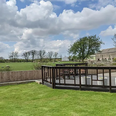 Holiday home Brambleside